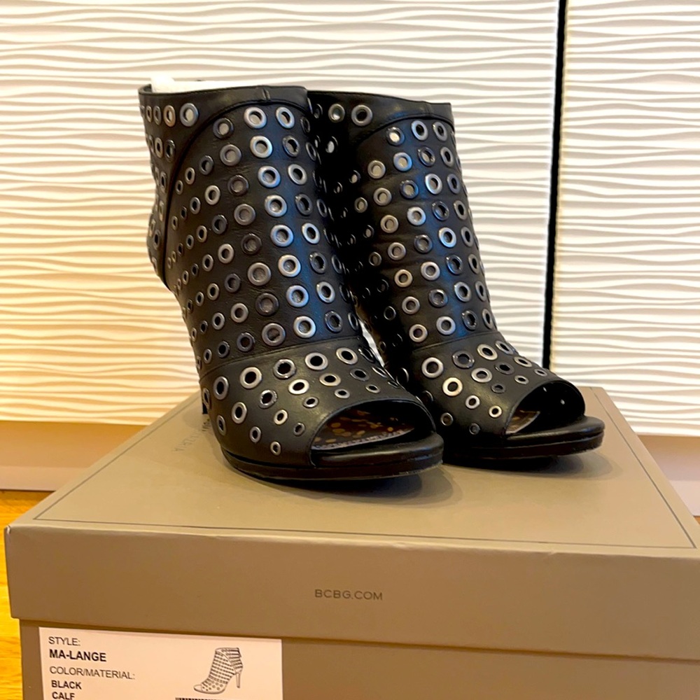 BCBG MAXAZRIA peep toe bootie in black leather.